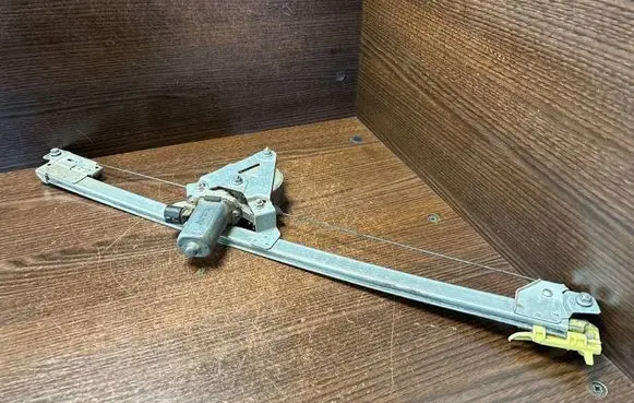 Renault Trafic II (X83) Front door window regulator with motor 37103001