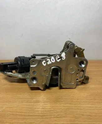 Mercedes-Benz C W202 Rear door lock 2027300535 C2068