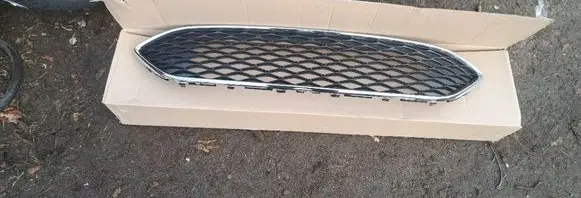 Ford Focus Front bumper upper radiator grill F1EB8200AB