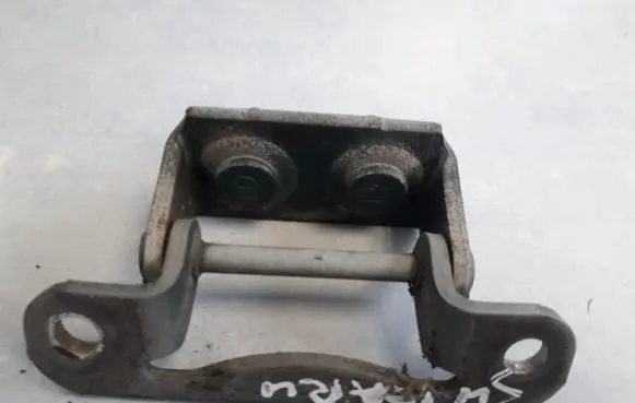 Subaru Legacy Tailgate/trunk/boot hinge