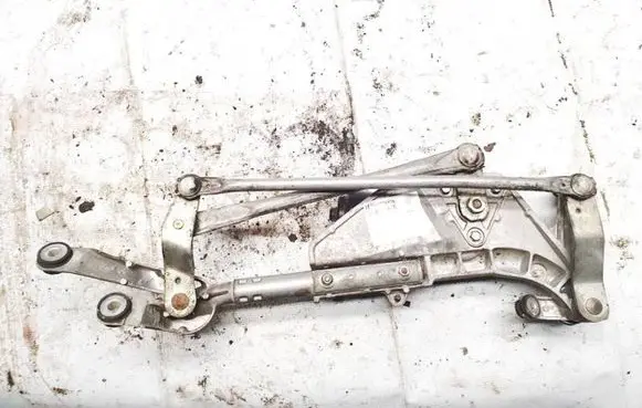 Honda CR-V Front wiper linkage and motor