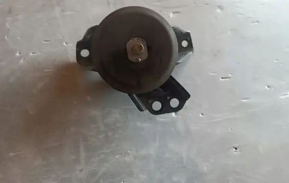 Hyundai Tucson TL Engine mount bracket 21830D3800