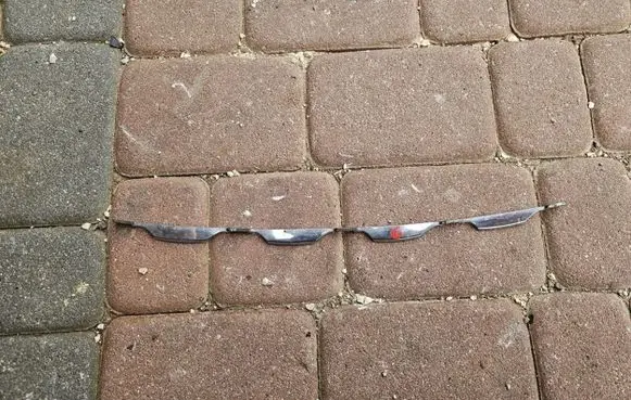 Opel Insignia B Front bumper upper radiator grill 39198803