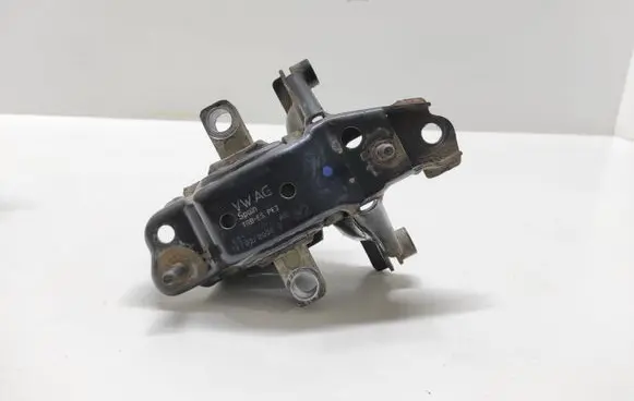 Skoda Fabia Mk2 (5J) Engine mount bracket 6Q0199555