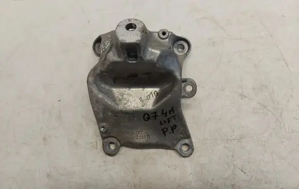Engine mounting bracket