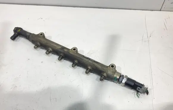 Volvo XC90 Fuel main line pipe 8658252 000876L1 0445215010