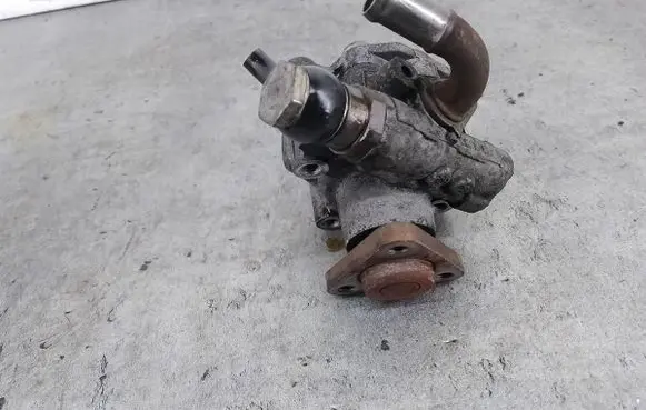 Volkswagen PASSAT B5.5 Power steering pump 8D0145177Q