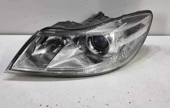 Skoda Octavia Mk2 (1Z) Headlight/headlamp 1Z1941015F 1EL24705201 24705201000226