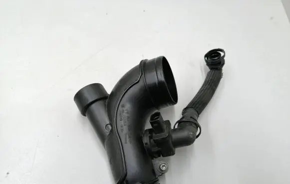 Audi A4 S4 B9 8W Turbo air intake inlet pipe/hose 05L129635A