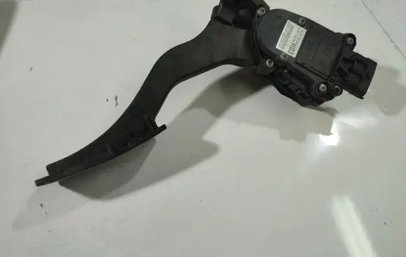 KIA Ceed Accelerator throttle pedal 080412J0506