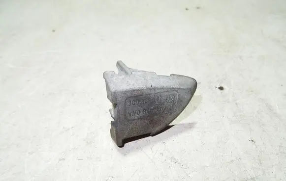 Volkswagen PASSAT B7 Front door handle cover 3C0839167