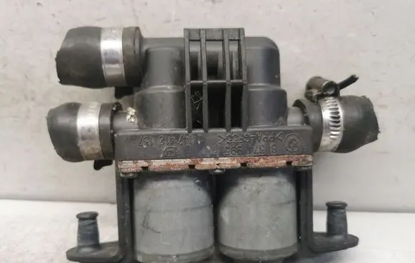 BMW 5 E39 Coolant heater control valve 8374995