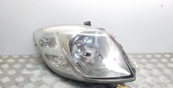 Toyota Yaris Headlight/headlamp 89900737 811500D120