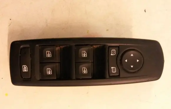 Renault Laguna III Electric window control switch 809610007RC E30169