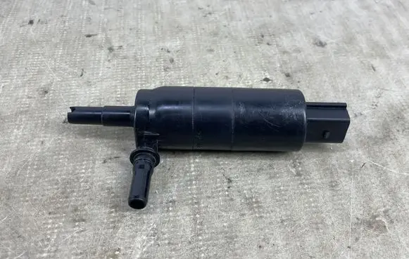 BMW 5 F10 F11 Headlight washer pump 7217792