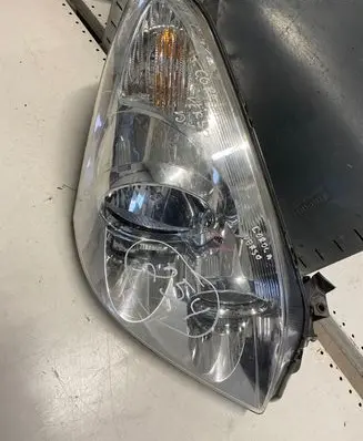 Toyota Corolla Verso AR10 Headlight/headlamp