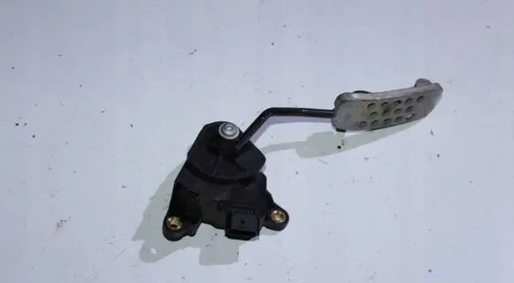 Nissan Micra Accelerator throttle pedal 18002BC400