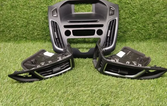 Ford Focus ST Dash center air vent grill F1EB18835 F1EBA018C09 F1EBA018B08