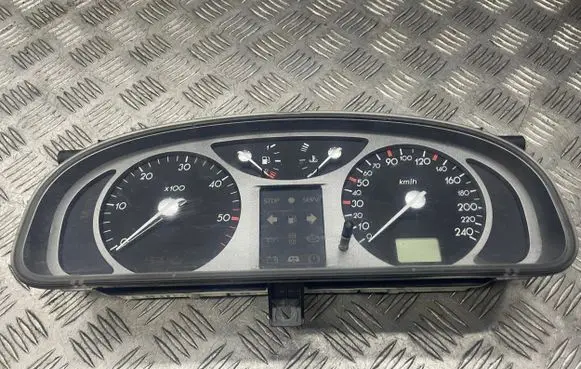 Renault Laguna II Speedometer (instrument cluster) 8200218878 7N1R2263 501018630077