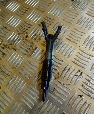 Volkswagen Golf IV Fuel injector 038130201G 2FHKBEL58P144