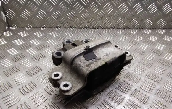 Volkswagen Golf V Engine mount bracket 1K0199555