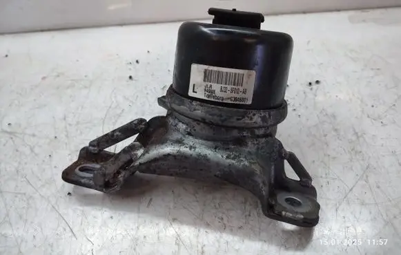 Engine mount bracket