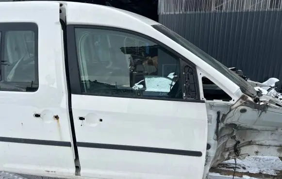 Volkswagen Caddy Front door