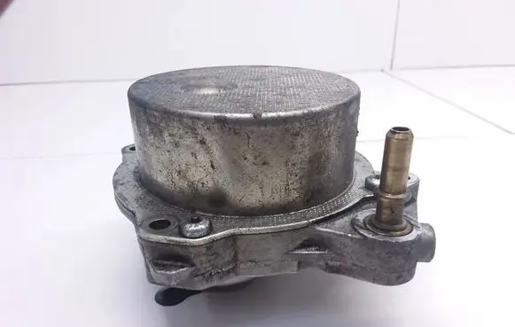 Opel Vectra C Vacuum pump 55188660