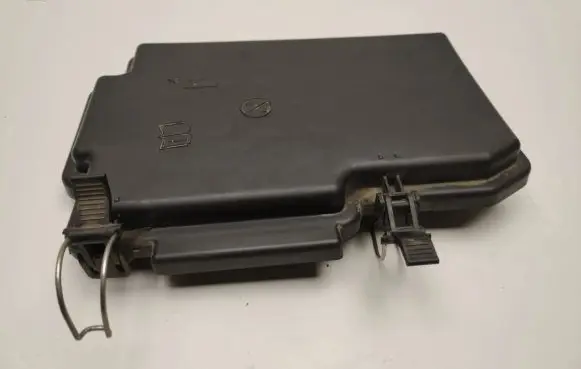 Mercedes-Benz GL X166 Fuse box cover A1665400182