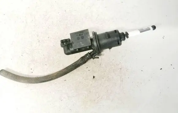 Volkswagen Golf V Clutch master cylinder 