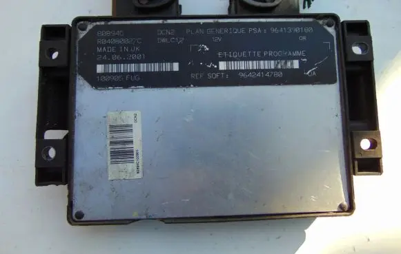 Peugeot 206 Engine control unit/module 9641390180 9642414780