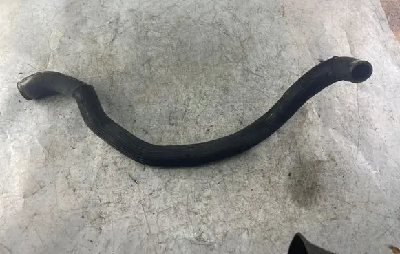 Volvo V70 Engine coolant pipe/hose