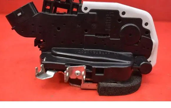 Nissan X-Trail T32 Rear door lock A3NS0XJ