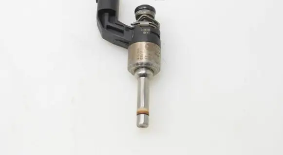 Volkswagen Golf VI Fuel injector 03C906036F