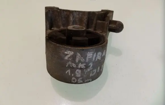 Opel Zafira B Engine mount bracket 2105442