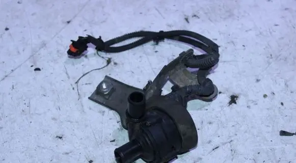 Nissan X-Trail T31 Electric auxiliary coolant/water pump