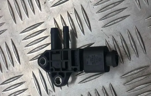 Audi A4 S4 B7 8E 8H Exhaust gas pressure sensor 0281002710