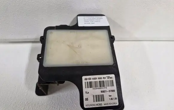 Hyundai Tucson TL Blind spot module 95811-D7000