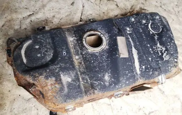 Toyota Avensis Verso Fuel tank 