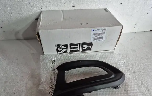 Fiat 500X Front fog light trim/grill 735568939 735604494 6AP88LXHAA
