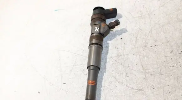 BMW 5 E60 E61 Fuel injector 7793836 0445110216