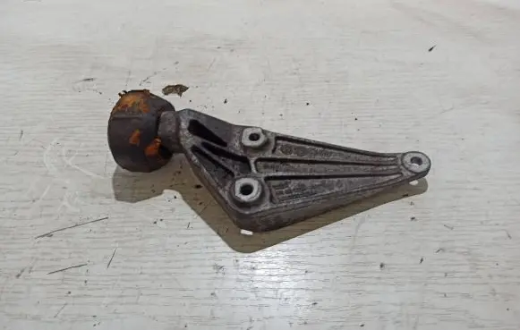 Audi A6 S6 C6 4F Engine mounting bracket 4F0199343N