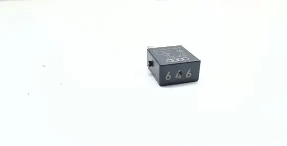 Volkswagen PASSAT CC Other relay 4H0951253C
