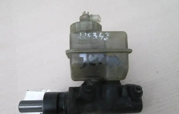 Volkswagen Jetta II Master brake cylinder