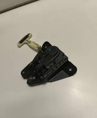 Chrysler Sebring (JS) Tailgate/trunk/boot lock/catch/latch 9217AAA 2006319