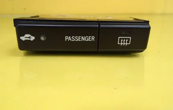 Toyota Avensis T250 Windscreen/window heater switch 8479005110D