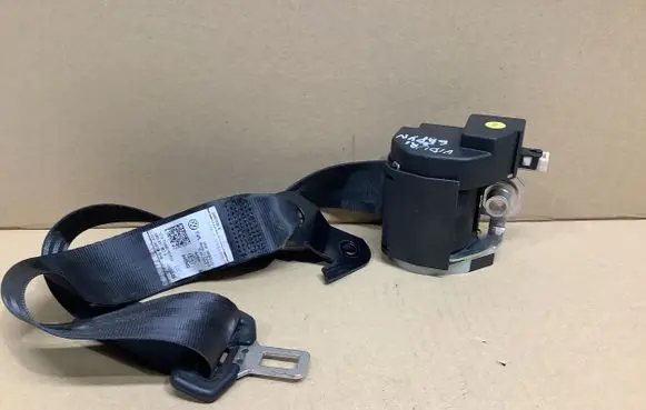 Volkswagen Tiguan Middle seatbelt (rear) 5M0857807B