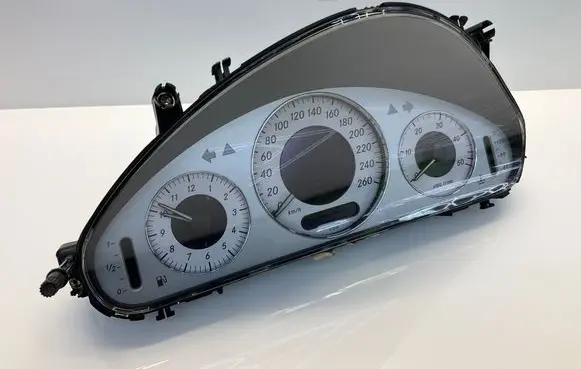 Speedometer (instrument cluster)