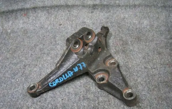 Toyota Corolla E120 E130 Engine mounting bracket 1231522070