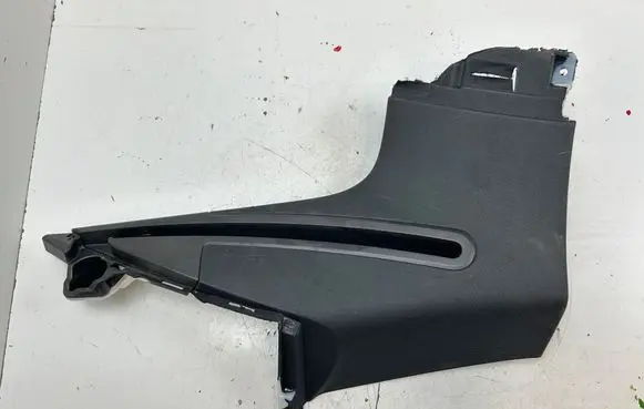 (D)pillar trim (top)